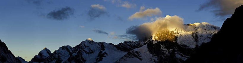 无人,横图,室外,白天,仰视,旅游,度假,美景,日落,山,雪,雪山,大雪,珠峰,尼泊尔,中国,亚洲,冰,积雪,景观,山峰,晚霞,霞光,雪景,云,云朵,冬季,冬天,落日,山峦,云彩,娱乐,蓝色,白云,蓝天,天空,自然,黄昏,天,享受,休闲,景色,彩霞,放松,寒冷,晴朗,冰冷,自然风光,南亚,东亚,尼泊尔王国,中华人民共和国,珠穆朗玛峰,严寒,冰凉,酷寒,凛冽,凛凛,极冷,圣母峰,珠穆朗玛,夕照,晴空,夕阳,彩图,低角度拍摄,斜阳