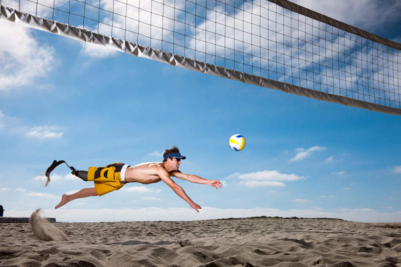 西方人,一个人,病人,跳,横图,室外,白天,侧面,排球,沙滩,欧洲,欧洲人,仅一个男性,仅一个人,沙子,地平线,海岸,云,云朵,辽阔,球网,排球装备,地面,沙地,半空,接球,沙滩排球,云彩,运动器械,仅一个年轻男性,一个,蓝色,白云,蓝天,天空,天,健身器械,晴朗,单个,一望无际,延伸,残疾,健身器材,残疾人,假肢,伤残,天地相交,残障,弱势群体,排球运动,男人,男性,年轻男性,白种人,患者,就医者,海滩,晴空,跳跃,彩图,全身,运动器材