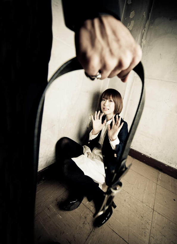 东方人,两个人,家庭,夫妻,站,蹲,竖图,俯视,室外,白天,爱情,竞争,亚洲,对抗,服装,冲突,浪漫,休闲装,黄种人,腰带,衣服,站着,休闲,温暖,温馨,一家人,休闲服,恩爱,恋人,服饰,皮带,和睦,暴力,对立,矛盾,配饰,敌对,挫败,斗争,抗拒,抗衡,裤带,男人,男性,年轻男性,年轻女性,女人,女性,亚洲人,年轻人,夫妇,情侣,蹲着,站立,半身,彩图,高角度拍摄,伴侣,融洽