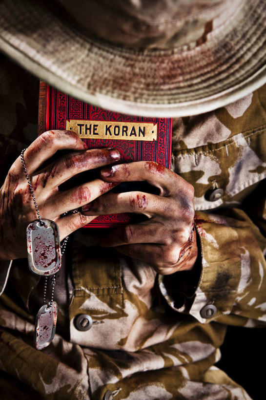 西方人,手,一个人,站,竖图,室内,特写,白天,正面,帽子,书籍,欧洲,欧洲人,双手,仅一个男性,仅一个人,握,节日,朦胧,模糊,草帽,拿,拿着,文化,仅一个年轻男性,书本,祈祷,站着,健康,手部,握着,许愿,遮,遮掩,宗教,信仰,纪念,军人,祈求,掩盖,伊斯兰教,遮挡,武士,迷彩服,军服,经书,古兰经,遮盖,掩饰,甲士,伪装服,野战服,作战服,平安,男人,男性,年轻男性,白种人,书,图书,站立,半身,彩图