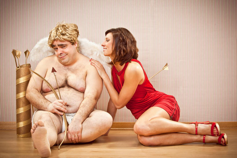 西方人,两个人,坐,笑,微笑,露齿笑,横图,室内,白天,正面,裙子,爱情,欧洲,欧洲人,握,阴影,条纹,连衣裙,神话,装饰,反射,翅膀,弓箭,影子,墙,浪漫,注视,文化,裸露,墙壁,墙面,黄色,红色,观察,看,温暖,温馨,金色,恩爱,搭,握着,恋人,赤裸,观看,华丽,修饰,点缀,和睦,察看,搭着,关注,裸,传说,丘比特,希腊神话,衬托,美观,雅致,雅观,小爱神,爱罗斯,男人,男性,年轻男性,年轻女性,女人,女性,白种人,情侣,坐着,彩图,全身,伴侣,融洽