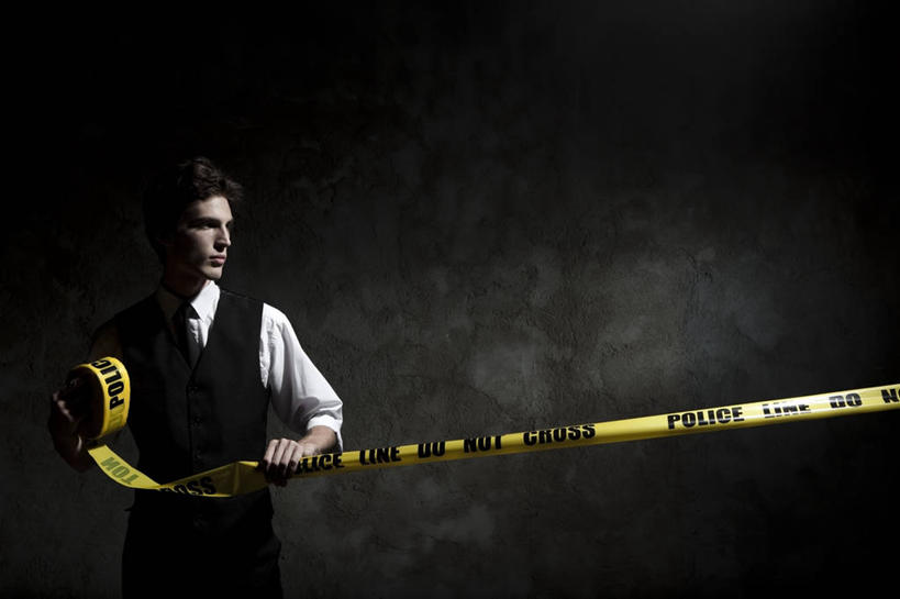 西方人,一个人,警察,警卫,站,横图,室内,白天,正面,衬衫,欧洲,欧洲人,仅一个男性,仅一个人,握,阴影,黑色背景,反射,影子,警告,分开,扭头,注视,仅一个年轻男性,黄色,黑色,观察,看,站着,转头,隔断,警示,握着,摄影,影棚,观看,隔离,禁止,提醒,察看,封闭,关注,提示,限制,间隔,警戒线,封锁线,断绝,隔开,屏蔽,屏绝,远离,中断,阻遏,阻隔,封锁,危险,男人,男性,年轻男性,白种人,保安,警卫员,看守,卫兵,站立,半身,彩图,影棚拍摄,衬衣,拍摄