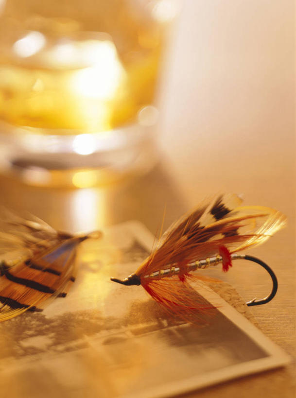 威士忌,无人,竖图,俯视,室内,特写,白天,桌面,桌子,杯子,一张,阴影,朦胧,模糊,反射,传递,信息,钩子,影子,明信片,酒类,一杯,联系,玻璃制品,酒,饮料,两个,卡片,水杯,联络,通信,纪念,留念,渔具,鱼钩,怀念,宣传,烈酒,记念,玻璃杯,彩图,高角度拍摄,钓鱼,收藏