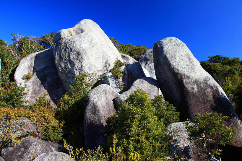 无人,横图,室外,白天,正面,旅游,度假,草地,草坪,石头,美景,植物,日本,亚洲,阴影,光线,石子,影子,景观,娱乐,草,蓝色,绿色,蓝天,天空,阳光,自然,天,享受,休闲,景色,放松,晴朗,自然风光,东亚,万里无云,高知,日本国,高知县,四国地方,四国,四国岛,石块,岩石,晴空,晴空万里,彩图