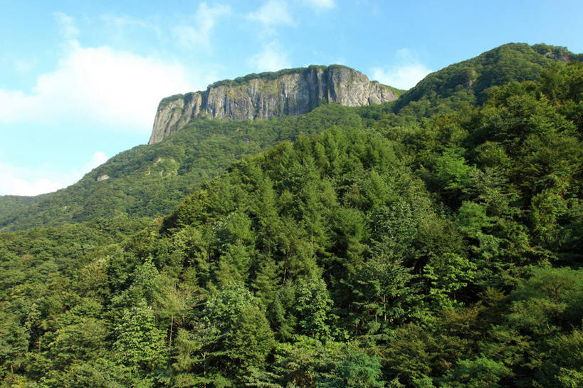 无人,公园,横图,室外,白天,正面,旅游,度假,美景,森林,山,山脉,树林,植物,长野县,日本,亚洲,阴影,光线,影子,景观,山峰,云,云朵,山峦,云彩,娱乐,树,树木,蓝色,绿色,白云,蓝天,天空,阳光,自然,群山,天,享受,休闲,景色,放松,生长,晴朗,成长,自然风光,东亚,本州,关东地方,本州岛,日本国,中部地方,群马,群马县,长野,国立公园,晴空,彩图,妙义荒船佐久高原国立公园,荒船山