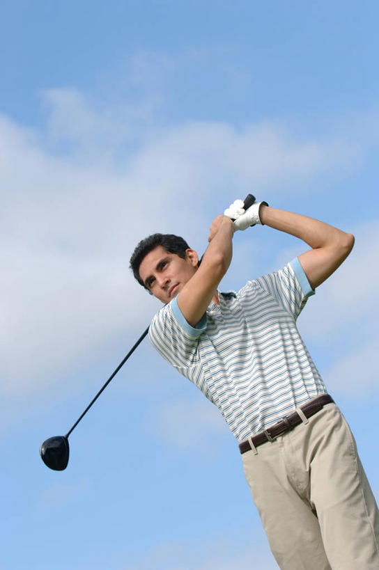 西方人,一个人,站,竖图,室外,白天,仰视,锻炼,旅游,度假,安全,运动,欧洲,欧洲人,仅一个男性,仅一个人,握,阴影,服装,光线,高尔夫,高尔夫球,影子,云,云朵,防护,拿,云彩,拿着,注视,休闲装,娱乐,仅一个年轻男性,衣服,蓝色,白云,蓝天,天空,阳光,手套,天,观察,看,站着,享受,休闲,休闲服,放松,握着,服饰,晴朗,观看,保护,察看,高尔夫球杆,关注,室外运动,保险,户外运动,高尔夫运动,高尔夫球具,保全,周全,安稳,安定,防护手套,平安,高尔夫球运动,男人,男性,年轻男性,白种人,晴空,站立,半身,彩图,低角度拍摄,健身,高尔夫手套