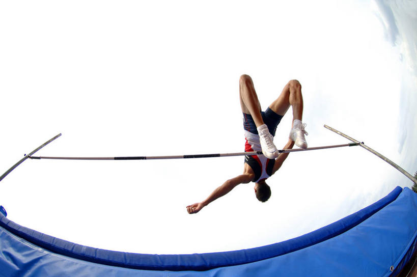 西方人,一个人,运动员,体育馆,运动场,跳,横图,室外,白天,广角镜头,鱼眼镜头,仰视,运动服,锻炼,运动,跳高,欧洲,欧洲人,仅一个男性,仅一个人,弯腰,服装,半空,体育场,仅一个年轻男性,衣服,天空,天,服饰,衣着,穿着,弯身,运动馆,衣饰,横杆,体育,跳高运动,男人,男性,年轻男性,白种人,体育运动员,运动选手,跳跃,彩图,低角度拍摄,全身,健身,运动装