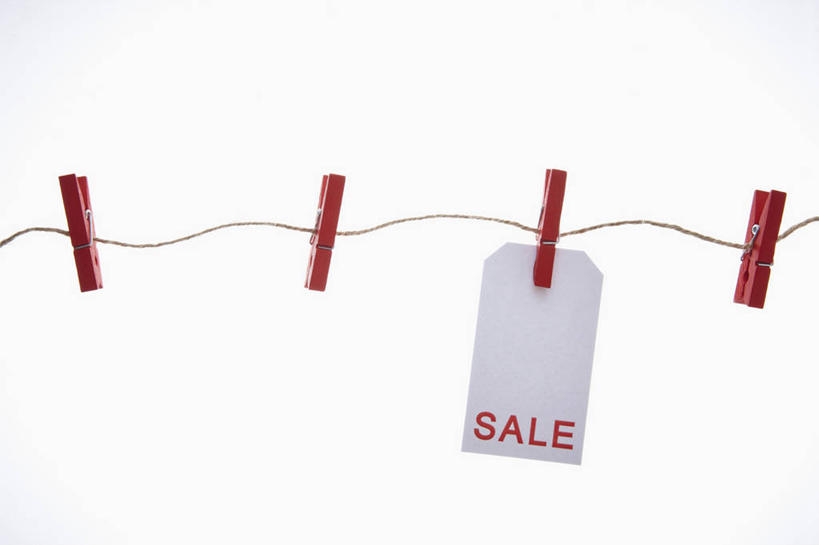 无人,横图,室内,特写,白天,白色背景,正面,静物,木制,英文,标签,标志,文字,字符,字母,标识,红色,夹子,木制品,绳子,摄影,影棚,英文字母,绳索,衣夹,彩图,影棚拍摄,拍摄