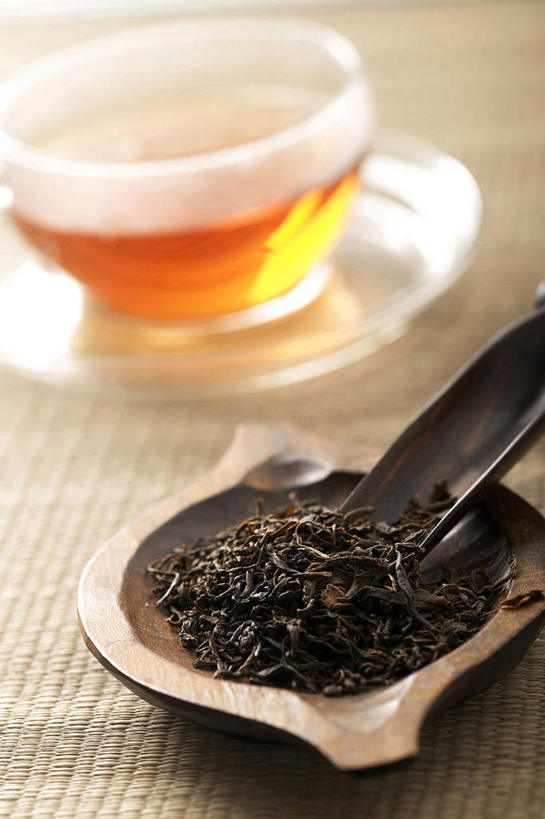 无人,竖图,俯视,室内,特写,白天,幸福,餐桌,茶,桌子,杯子,餐具,阴影,朦胧,模糊,反射,碟子,盘,影子,勺子,茶叶,茶勺,娱乐,盘子,水杯,碟,享受,休闲,温馨,放松,乐趣,餐台,提神,舒适,醒脑,茶杯,彩图,高角度拍摄