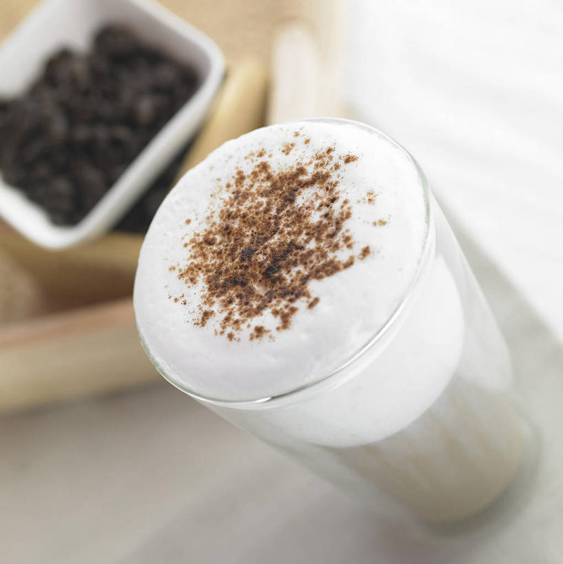 咖啡,无人,竖图,俯视,室内,特写,白天,幸福,餐桌,桌子,杯子,阴影,朦胧,模糊,反射,影子,陶瓷,调味,香料,佐料,卡布奇诺,陶瓷制品,肉桂,娱乐,玻璃制品,饮料,容器,水杯,碗,享受,休闲,温馨,放松,乐趣,餐台,储藏,配料,提神,舒适,储存,醒脑,桂皮,作料,软饮料,官桂,牡桂,筒桂,香桂,玉桂,卡布奇诺咖啡,玻璃杯,卡布基诺,彩图,高角度拍摄,卡布基诺咖啡,贮存