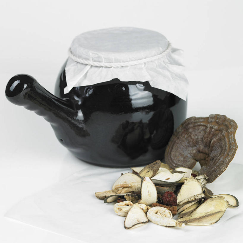 无人,竖图,俯视,室内,特写,白天,白色背景,植物,餐桌,桌子,灵芝,一堆,许多,阴影,堆叠,堆积,反射,罐子,影子,陶瓷,菌菇,草药,药草,陶瓷制品,很多,菌类,中药,一个,黑色,瓶子,摄影,影棚,单个,餐台,堆,真菌,药材,中草药,枣椰子,中药材,本草,药用菌,波斯枣,番枣,海枣,无漏子,椰枣,伊拉克枣,神芝,灵芝草,彩图,高角度拍摄,影棚拍摄,拍摄,菌灵芝