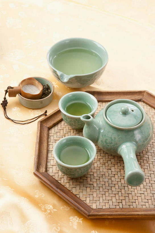 无人,竖图,俯视,室内,特写,白天,幸福,茶,杯子,阴影,反射,影子,勺子,陶瓷,茶叶,陶瓷制品,茶勺,娱乐,水杯,垫子,享受,休闲,温馨,放松,乐趣,提神,舒适,醒脑,茶杯,彩图,高角度拍摄