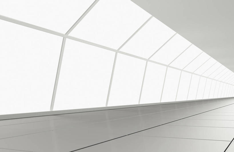 无人,横图,室内,白天,正面,窗户,一排,阴影,整齐,反射,影子,走道,走廊,过道,玻璃窗,排列,队列,彩图