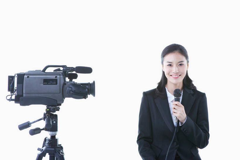 东方人,一个人,商务人士,商务女性,站,笑,说,微笑,露齿笑,横图,室内,白天,白色背景,正面,讨论,亚洲,仅一个年轻女性,仅一个女性,仅一个人,握,套装,摄像机,拿,拿着,注视,黄种人,话筒,观察,看,站着,摄像,握着,摄影,影棚,摄影机,观看,察看,麦克风,关注,扩音器,录像,商务装,传声器,工薪阶层,微音器,交流,年轻女性,女人,女性,亚洲人,白领,上班族,沟通,讲话,交谈,商讨,说话,谈话,站立,半身,彩图,影棚拍摄,拍摄,微型摄像机