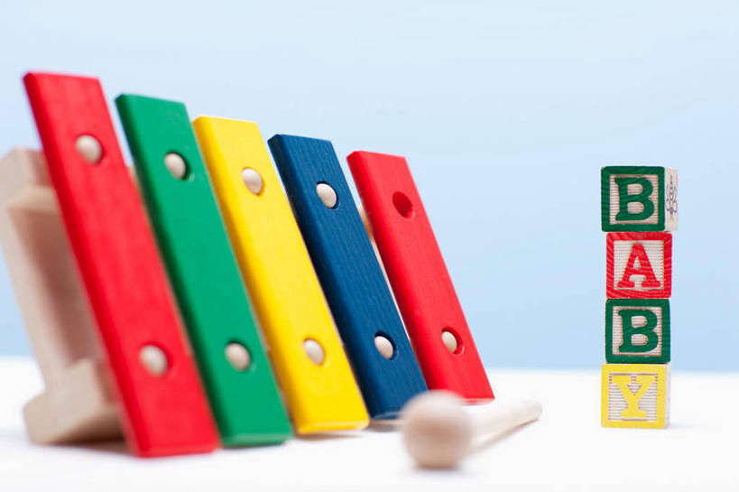 无人,横图,室内,特写,白天,正面,游戏,智慧,静物,玩具,一堆,阴影,堆叠,堆积,蓝色背景,反射,木制,锤子,影子,乐器,玩,娱乐,木制品,四个,休闲,积木,益智,摄影,影棚,活动,堆,打击乐器,木琴,思维,发泄,消遣,智力,想象,宣泄,巴拉风,玩耍,嬉戏,彩图,影棚拍摄,拍摄