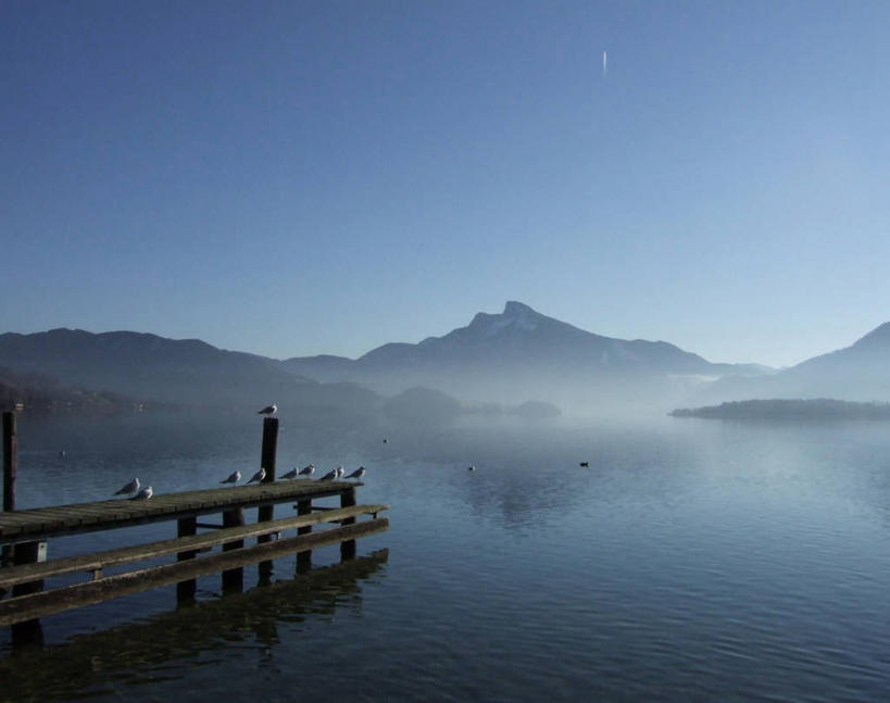 无人,码头,横图,室外,白天,正面,旅游,度假,湖,湖泊,美景,山,山脉,水,雾,港口,奥地利,欧洲,阴影,朦胧,模糊,光线,木板,影子,湖面,景观,山峰,水流,水面,桥,木桥,山峦,娱乐,栈桥,蓝色,倒影,蓝天,天空,阳光,自然,湖水,群山,天,享受,休闲,景色,放松,晴朗,人行桥,木板桥,迷雾,倒映,自然风光,中欧,万里无云,奥地利共和国,反照,上奥地利,上奥地利州,大雾,晴空,晴空万里,彩图,摆渡口,埠头,渡口,渡头,港湾,海港,货运码头,口岸,商港,格蒙登县,萨尔茨卡默古特地区圣沃尔夫冈