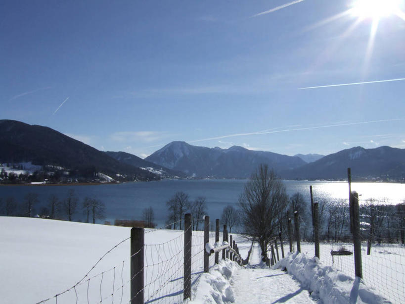 无人,横图,室外,白天,正面,旅游,度假,湖,湖泊,美景,山,水,雪,雪山,植物,大雪,道路,路,德国,欧洲,阴影,光线,影子,冰,湖面,积雪,景观,山峰,水流,水面,雪景,云,云朵,冬季,冬天,小路,交通,山峦,云彩,娱乐,树,树木,蓝色,绿色,白云,蓝天,天空,阳光,自然,湖水,天,享受,休闲,景色,放松,寒冷,乡间小路,生长,晴朗,成长,冰冷,西欧,自然风光,德意志联邦共和国,严寒,冰凉,酷寒,凛冽,凛凛,极冷,巴伐利亚,巴伐利亚州,拜恩州,拜恩自由州,晴空,彩图,镜头光晕,透镜闪耀,眩光