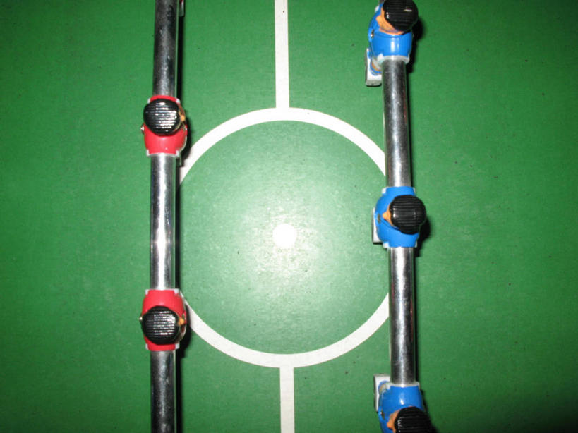 无人,横图,俯视,室内,特写,白天,锻炼,游戏,运动,足球,静物,雕塑,一排,阴影,艺术,整齐,装饰,并列,并排,反射,雕刻,雕像,影子,玩,娱乐,排列,工艺品,休闲,活动,纪念,美术,队列,发泄,消遣,智力,主题,平行,陈列,桌式足球,桌上足球,功能,美学,宣泄,体育,玩耍,嬉戏,彩图,高角度拍摄,健身