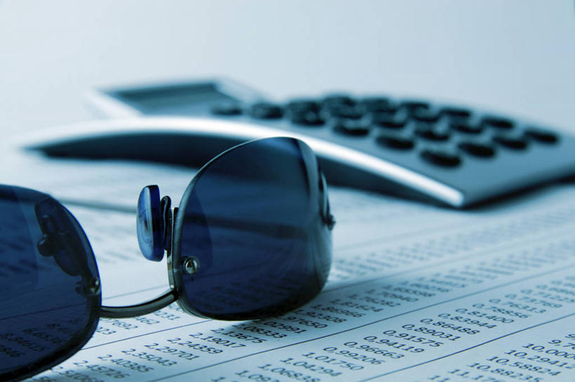 无人,横图,室外,特写,白天,正面,计算器,静物,许多,阴影,朦胧,模糊,反射,计算,科学,标志,墨镜,数字,文字,眼镜,影子,字符,办公用品,很多,标识,排列,一个,太阳镜,太阳眼镜,遮阳镜,理财,财务,阿拉伯数字,单个,账单,票据,队列,数学,发票,小票,彩图,收据