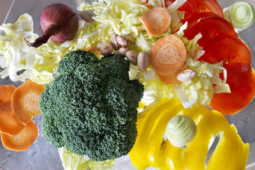 无人,横图,室内,特写,白天,正面,植物,豆,萝卜,胡萝卜,蔬菜,西红柿,洋葱,一堆,许多,阴影,堆叠,堆积,新鲜,反射,影子,豆类,豆子,生菜,莴苣,西兰花,食品,很多,食物,灰色,有机食品,绿色食品,堆,玉葱,黄萝卜,番萝卜,豆科,春菜,鹅仔菜,莴仔菜,千金菜,叶用莴苣,甘蓝花,荷兰葱,圆葱,洋柿子,洋葱头,球葱,红萝卜,柑仔蜜,甘荀,番茄,葱头,臭柿,彩图,六月柿,丁香萝卜,胡芦菔金,金笋,绿菜花,绿花菜,青花菜,蔬菜皇冠,喜报三元