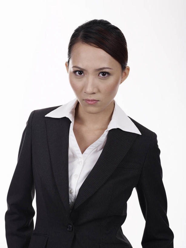 东方人,一个人,商务人士,商务女性,站,竖图,室内,白天,白色背景,正面,亚洲,仅一个年轻女性,仅一个女性,仅一个人,套装,生气,注视,黄种人,观察,看,站着,愤怒,摄影,影棚,观看,恼怒,察看,愤慨,怒气,气愤,发怒,关注,怒火,商务装,情绪,脾气,工薪阶层,忿怒,怨恨,强烈,气忿,愤恨,肝火,激动,年轻女性,女人,女性,亚洲人,白领,上班族,站立,半身,彩图,影棚拍摄,拍摄