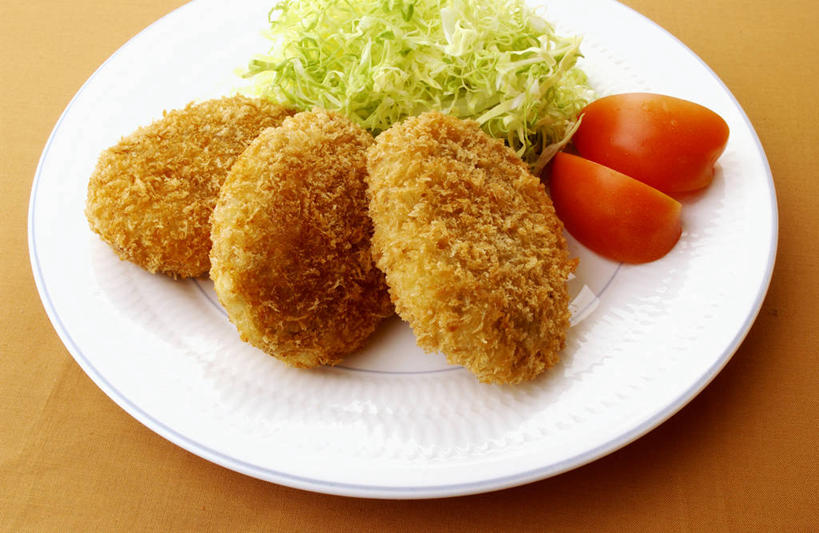 无人,横图,俯视,室内,特写,白天,烹饪,餐桌,桌子,蔬菜,西红柿,餐具,阴影,新鲜,反射,碟子,盘,影子,生菜,莴苣,肉,天妇罗,日本料理,料理,食品,丸子,菜肴,美食,肉类,肉丸,食物,盘子,碟,日式料理,日式,佳肴,有机食品,绿色食品,餐台,肉食,春菜,鹅仔菜,莴仔菜,千金菜,叶用莴苣,天麸罗,蔬菜天妇罗,洋柿子,柑仔蜜,番茄,臭柿,彩图,高角度拍摄,六月柿,喜报三元