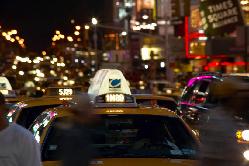 无人,高楼大厦,广场,横图,室外,夜晚,正面,度假,美景,城市风光,标志建筑,城市,大厦,道路,地标,建筑,路,摩天大楼,公路,出租车,汽车,照明,纽约,美国,阴影,朦胧,模糊,光线,影子,景观,建筑群,灯光,曼哈顿,交通,娱乐,建设,车,灯,灯具,交通工具,轿车,享受,休闲,景色,放松,时代广场,照亮,北美,北美洲,照明设备,载具,的士,美洲,计程车,纽约市,纽约州,帝国之州,帝国州,时报广场,纽约时报广场,北亚美利加洲,亚美利加洲,出租车顶灯,出租车广告顶灯,汽车顶灯,马路,彩图,大楼,高层建筑,高楼,摩天楼,美利坚合众国,曼哈顿区,纽约县,曼哈顿岛