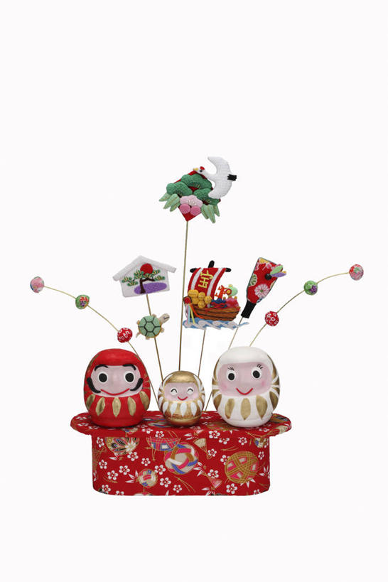 无人,竖图,室内,特写,白天,白色背景,正面,静物,一排,阴影,整齐,装饰,反射,娃娃,影子,祝福,文化,传统,排列,三个,祈祷,祈福,健康,许愿,摄影,影棚,纪念,华丽,修饰,祈求,吉祥,点缀,队列,衬托,美观,雅致,雅观,好运,平安,彩图,影棚拍摄,拍摄,达摩吉祥娃娃