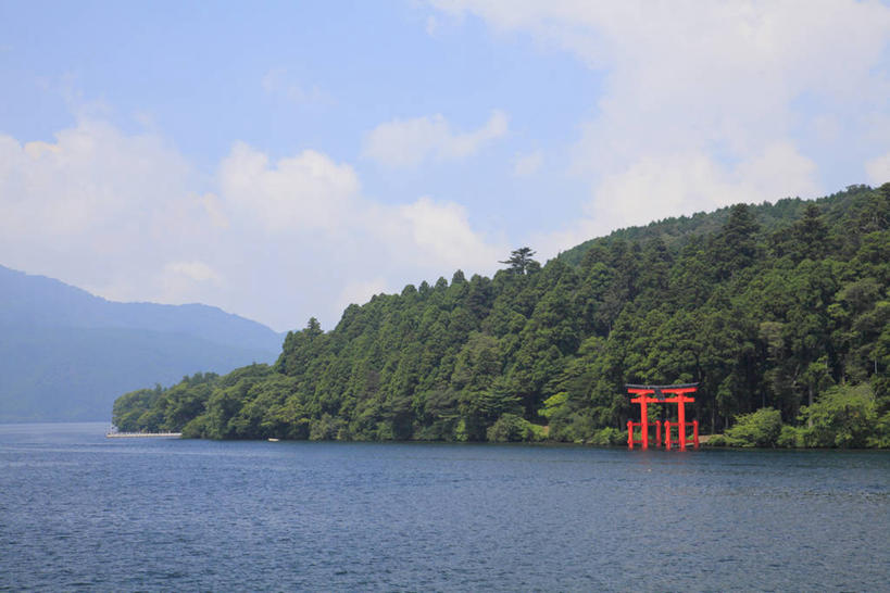 无人,横图,室外,白天,正面,旅游,度假,湖,湖泊,美景,森林,山,山脉,树林,水,植物,神奈川,日本,亚洲,阴影,波纹,节日,光线,影子,鸟居,湖面,景观,山峰,水流,水面,云,云朵,涟漪,山峦,神奈川县,云彩,文化,娱乐,树,树木,蓝色,绿色,白云,蓝天,水纹,天空,阳光,自然,波浪,湖水,群山,天,祈祷,享受,休闲,健康,景色,放松,许愿,宗教,信仰,生长,晴朗,成长,纪念,祈求,自然风光,东亚,本州,关东地方,本州岛,日本国,芦之湖,水晕,平安,晴空,彩图,箱根町,足柄下郡