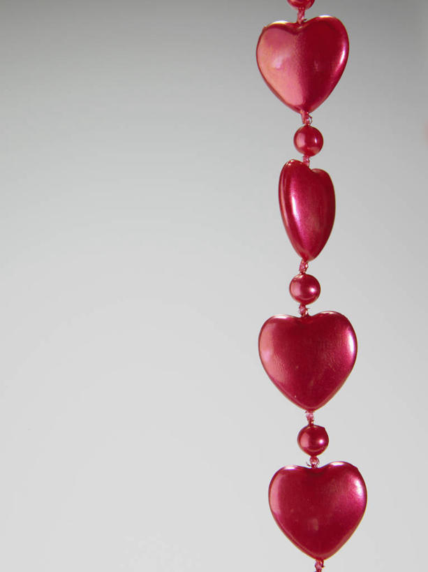 无人,竖图,室内,特写,白天,白色背景,正面,爱情,情人节,吊挂,悬挂,节日,爱心,庆祝,浪漫,挂,文化,红色,四个,庆典,温暖,温馨,心形,恩爱,摄影,影棚,纪念,和睦,心型,彩图,影棚拍摄,拍摄,融洽