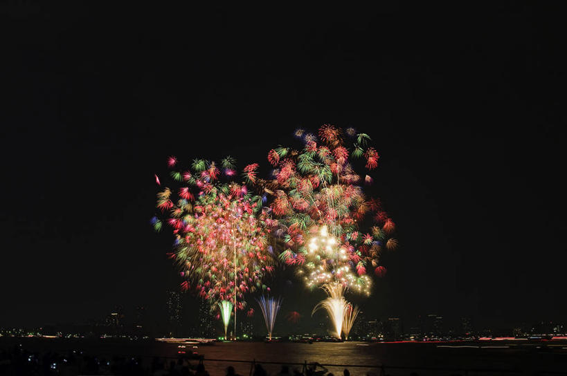 无人,横图,室外,夜晚,正面,度假,海浪,海洋,美景,城市风光,城市,烟火,夜景,日本,亚洲,庆祝,景观,浪花,东京湾,辉煌,娱乐,海水,焰火,享受,休闲,灿烂,景色,放松,庆贺,璀璨,祝贺,礼花,光辉,海景,东亚,本州,关东地方,本州岛,日本国,花炮,礼花炮,绚烂,光耀,烟花,大海,风浪,海,海水的波动,近岸浪,涌浪,彩图,江户湾