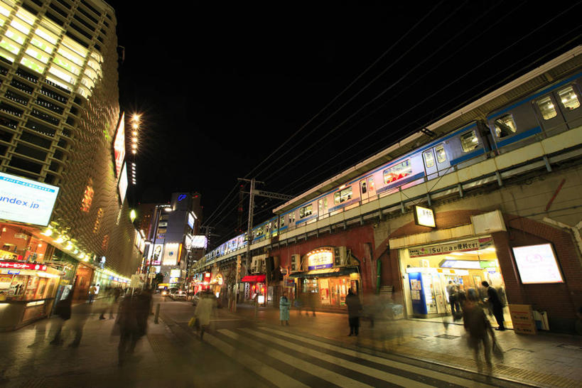 东方人,高楼大厦,走,横图,室外,夜晚,仰视,度假,美景,城市风光,城市,大厦,道路,建筑,路,路灯,摩天大楼,夜景,公路,照明,东京,日本,亚洲,行人,游客,游人,阴影,服装,朦胧,模糊,光线,影子,景观,灯光,交通,许多人,休闲装,黄种人,娱乐,建设,路人,旅客,灯,衣服,一群人,享受,休闲,休闲服,景色,放松,服饰,照亮,照明设备,东亚,新桥,本州,关东地方,本州岛,日本国,东京都,县厅,港区,东京市,过客,男人,男性,年轻男性,年轻女性,女人,女性,亚洲人,马路,步行,散步,走路,半身,彩图,低角度拍摄,大楼,高层建筑,高楼,摩天楼,新桥站