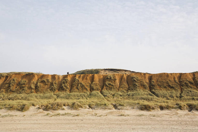 无人,横图,室外,白天,正面,旅游,度假,草地,草坪,石头,美景,沙漠,山,山脉,植物,德国,欧洲,阴影,光线,石子,影子,景观,山峰,云,云朵,山峦,云彩,娱乐,草,蓝色,绿色,白云,蓝天,天空,阳光,自然,群山,天,享受,休闲,景色,放松,晴朗,西欧,自然风光,德意志联邦共和国,叙尔特岛,大漠,砂漠,石块,晴空,彩图,北弗里西亚群岛,弗里西亚群岛