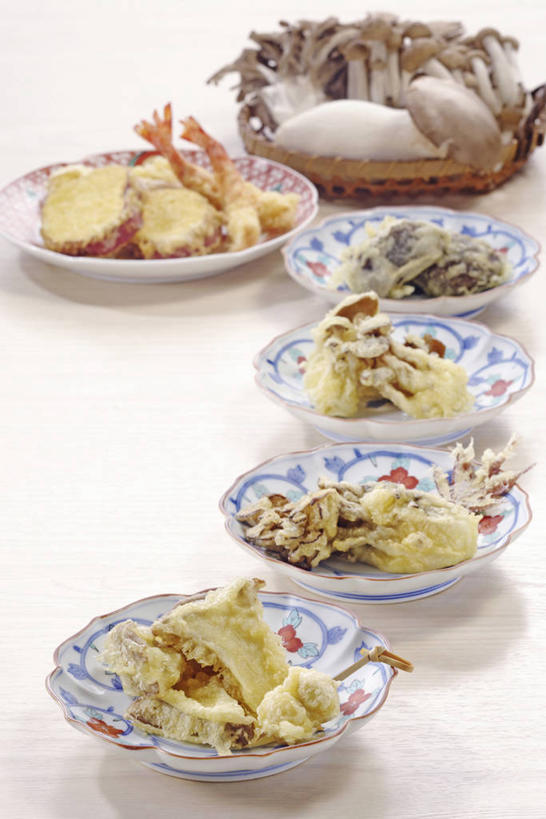 无人,竖图,俯视,室内,特写,白天,白色背景,烹饪,蔬菜,餐具,阴影,新鲜,反射,碟子,盘,影子,陶瓷,菌菇,天妇罗,日本料理,料理,食品,陶瓷制品,菌类,菜肴,美食,食物,盘子,容器,碟,碗,日式料理,日式,食用菌,摄影,佳肴,有机食品,绿色食品,影棚,储藏,真菌,储存,天麸罗,海鲜天妇罗,彩图,高角度拍摄,影棚拍摄,拍摄,贮存