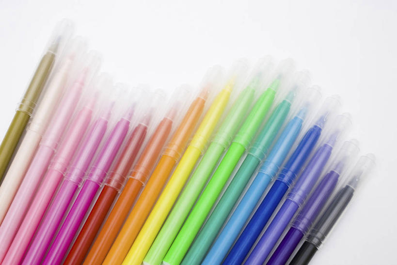 无人,横图,俯视,彩色,室内,特写,白天,白色背景,绘画,静物,一排,许多,阴影,整齐,反射,笔,影子,办公用品,很多,文具,排列,学习用品,摄影,影棚,五颜六色,文具用品,色彩斑斓,队列,水彩笔,五彩缤纷,五彩斑斓,五光十色,画画,彩图,高角度拍摄,影棚拍摄,拍摄