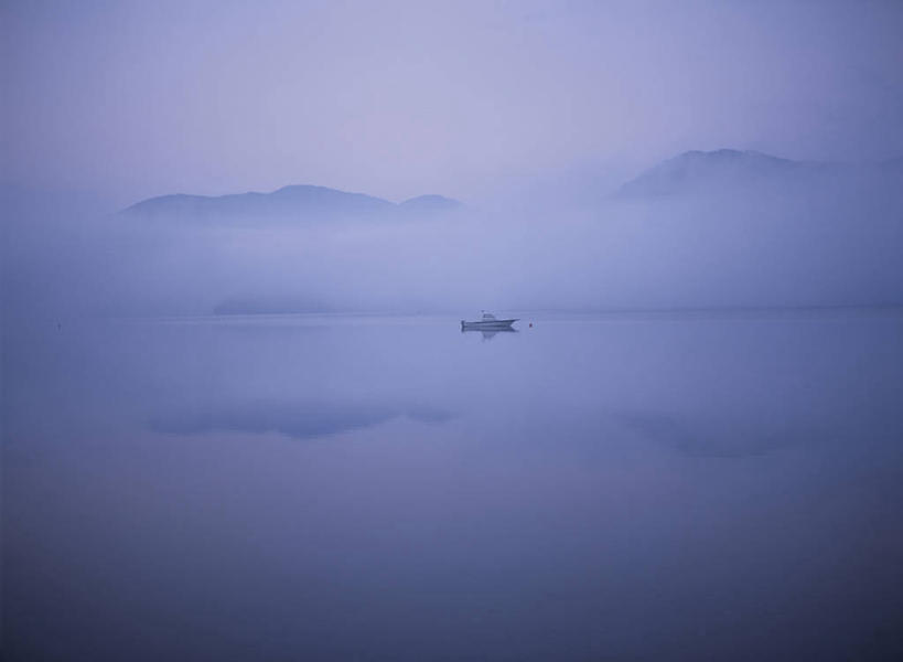 无人,公园,横图,室外,白天,正面,旅游,度假,湖,湖泊,美景,山,山脉,水,雾,日光,日本,亚洲,朦胧,模糊,湖面,景观,山峰,水流,水面,山峦,娱乐,自然,湖水,群山,享受,休闲,景色,放松,迷雾,自然风光,东亚,本州,关东地方,本州岛,日本国,栃木,栃木县,群马,群马县,中禅寺湖,福岛,福岛县,日光市,日光国立公园,幸之湖,大雾,彩图