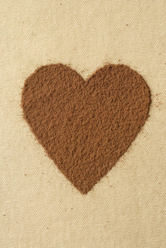 无人,竖图,俯视,室内,特写,白天,爱情,情人节,阴影,节日,爱心,庆祝,反射,粉末,影子,棕色,果实,种子,浪漫,文化,可可,庆典,温暖,温馨,心形,粉,恩爱,纪念,可可粉,和睦,可可豆,粉状,粉剂,可可子,心型,彩图,高角度拍摄,融洽