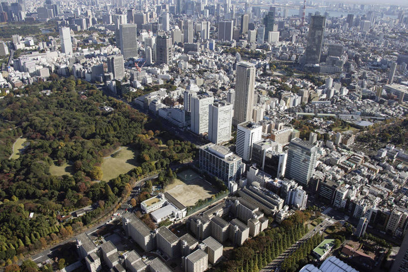 无人,家,高楼大厦,横图,俯视,航拍,室外,白天,度假,草地,草坪,美景,植物,城市风光,城市,大厦,建筑,摩天大楼,东京,日本,亚洲,阴影,光线,影子,房屋,屋子,景观,公寓,青山,娱乐,建设,洋房,楼房,住宅,草,树,树木,绿色,阳光,自然,享受,休闲,景色,放松,生长,成长,鸟瞰,东亚,本州,关东地方,本州岛,日本国,东京都,县厅,港区,东京市,彩图,高角度拍摄,房子,大楼,高层建筑,高楼,摩天楼