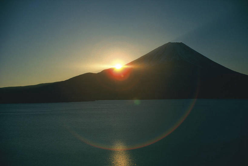 无人,横图,室外,白天,正面,旅游,度假,日出,湖,湖泊,美景,山,山脉,水,太阳,日本,亚洲,波纹,湖面,景观,山峰,水流,水面,朝霞,晨曦,黎明,涟漪,山峦,娱乐,倒影,水纹,阳光,自然,波浪,湖水,群山,享受,休闲,景色,放松,倒映,自然风光,东亚,本州,本州岛,日本国,中部地方,山梨,山梨县,水晕,富士五湖,反照,朝阳,彩图,镜头光晕,透镜闪耀,眩光,卯时,破晓,日始,南都留郡,本栖湖,富士河口湖町