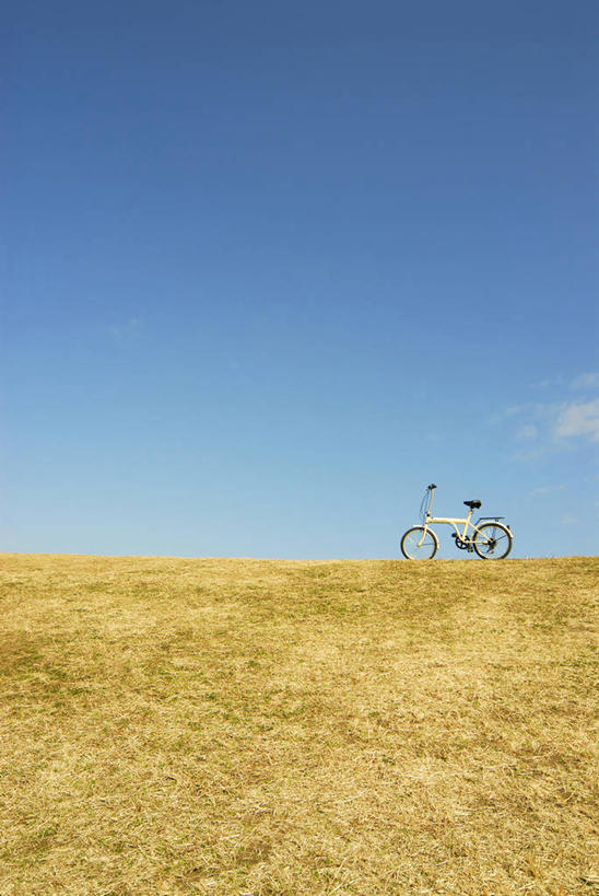 无人,竖图,室外,白天,仰视,旅游,度假,美景,山,山脉,植物,自行车,神奈川,日本,亚洲,一辆,阴影,枯萎,光线,影子,景观,山峰,云,云朵,枯草,山峦,神奈川县,云彩,娱乐,车,脚踏车,草,黄色,蓝色,白云,蓝天,天空,阳光,自然,交通工具,群山,天,享受,休闲,景色,放松,晴朗,自然风光,载具,东亚,本州,关东地方,本州岛,日本国,晴空,彩图,低角度拍摄,三浦半岛,横须贺市
