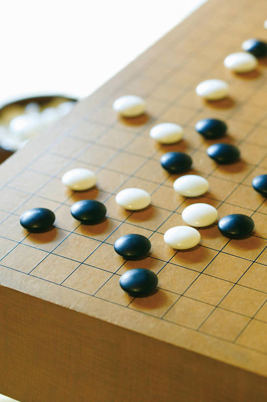 无人,竖图,俯视,室内,特写,白天,游戏,快乐,比赛,竞争,静物,阴影,朦胧,模糊,反射,影子,玩,娱乐,休闲,棋盘,益智,活动,发泄,消遣,智力,围棋,宣泄,玩耍,嬉戏,彩图,高角度拍摄