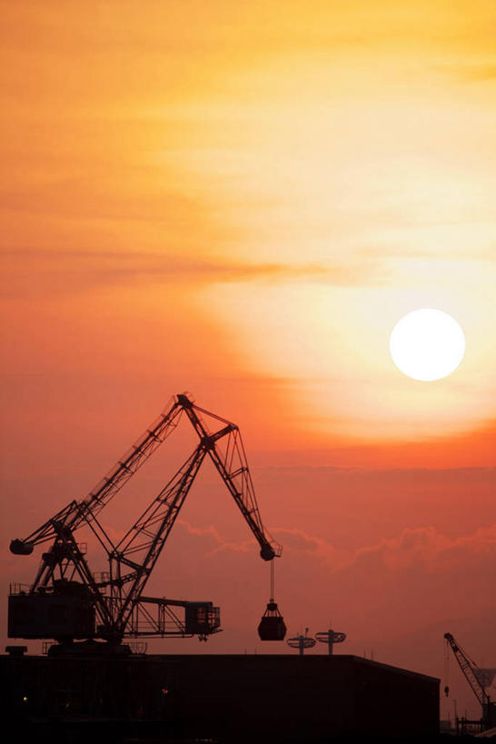 无人,公园,竖图,室外,白天,仰视,旅游,度假,技术,日落,标志建筑,地标,建筑,日本,亚洲,晚霞,霞光,落日,中央区,背光,娱乐,设备,建设,吊车,施工,黄昏,交通工具,享受,休闲,机械,起重机,旅游胜地,彩霞,放松,大阪,大阪城公园,工程,载具,逆光,东亚,本州,大阪府,本州岛,日本国,近畿地方,大阪城,近畿,工作车,施工车,汽车吊,夕照,薄暮,夕阳,彩图,低角度拍摄,傍晚,斜阳