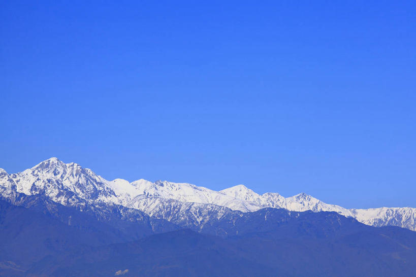 无人,横图,室外,白天,仰视,旅游,度假,美景,山,雪,雪山,大雪,长野县,日本,亚洲,阴影,光线,影子,冰,积雪,景观,山峰,雪景,冬季,冬天,山峦,娱乐,蓝色,蓝天,天空,阳光,自然,天,享受,休闲,景色,放松,寒冷,晴朗,冰冷,自然风光,东亚,本州,万里无云,本州岛,日本国,中部地方,长野,严寒,冰凉,酷寒,凛冽,凛凛,极冷,晴空,晴空万里,彩图,低角度拍摄,北阿尔卑斯山,飞驒山脉