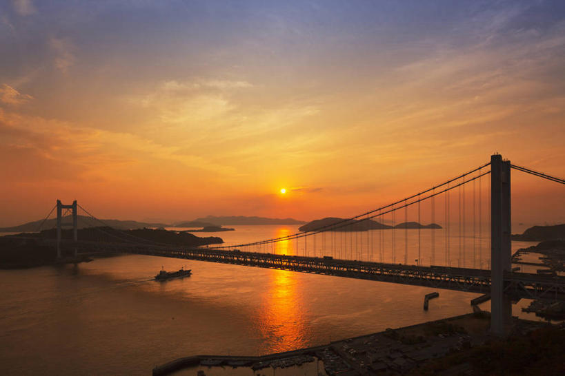 无人,横图,室外,白天,正面,旅游,度假,岛屿,海浪,海洋,日落,标志建筑,大桥,地标,建筑,轮船,桥梁,船,日本,亚洲,波纹,飞溅,溅,液体,岛,浪花,水滴,晚霞,霞光,落日,斜拉桥,桥,背光,娱乐,建设,水珠,水纹,海水,黄昏,船尾波,交通工具,波浪,享受,休闲,旅游胜地,彩霞,放松,喷洒,载具,逆光,海景,东亚,本州,本州岛,日本国,濑户大桥,中国地方,冈山,冈山县,四国地方,四国,四国岛,香川,香川县,夕照,薄暮,斜张桥,大海,风浪,海,海水的波动,近岸浪,列岛,群岛,涌浪,诸岛,夕阳,彩图,傍晚,斜阳