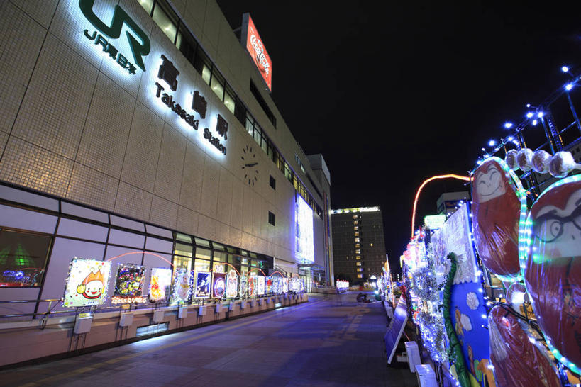 无人,横图,室外,夜晚,仰视,度假,美景,植物,城市风光,城市,车站,照明,日本,圣诞节,亚洲,阴影,节日,庆祝,光线,日文,英文,标志,彩灯,文字,影子,字符,字母,景观,灯光,枝条,站台,文化,娱乐,标识,月台,灯,树,树木,树枝,绿色,自然,灯具,庆典,享受,休闲,景色,放松,花灯,生长,成长,纪念,英文字母,照亮,照明设备,东亚,本州,关东地方,本州岛,日本国,群马,群马县,日语,高崎市,虬枝,枝杈,彩图,低角度拍摄,高崎