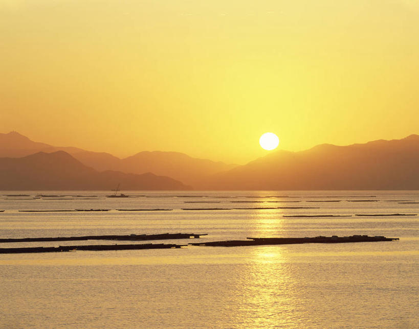 无人,横图,室外,白天,正面,旅游,度假,日出,海浪,海洋,美景,沙滩,山,山脉,太阳,日本,亚洲,阴影,光线,沙子,影子,海岸,景观,浪花,山峰,朝霞,晨曦,黎明,沙地,山峦,娱乐,阳光,自然,海水,群山,享受,休闲,景色,放松,自然风光,海景,东亚,日本国,濑户内海,大海,风浪,海,海水的波动,海滩,近岸浪,涌浪,朝阳,彩图,卯时,破晓,日始