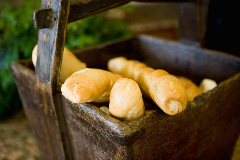 点心,面包,无人,交叉,横图,俯视,室内,特写,白天,竹子,叶子,一堆,许多,堆叠,堆积,竹制,朦胧,模糊,编织,篮子,食品,面点,绿叶,很多,食物,糕点,一个,竹篮,嫩叶,单个,竹条,堆,交织,竹制品,穿插,叶,叶片,彩图,高角度拍摄,面包棒