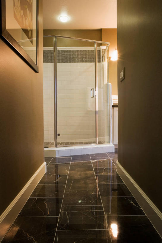 无人,家,竖图,室内,白天,正面,绘画,建材,别墅,家具,卫生间,洗手间,浴室,装修,建筑,照明,欧式,阴影,艺术,装饰,光线,材料,瓷砖,地砖,影子,房屋,墙,屋子,公寓,灯光,地面,古典,豪华,文化,建设,现代,装潢,洋房,楼房,顶灯,墙砖,墙壁,墙面,住宅,灯,花洒,莲蓬头,工艺品,灯具,室内装潢,品味,建造,保护,华丽,修饰,样板房,明亮,照亮,美术,点缀,高雅,舒适,家居装潢,紧固,照明设备,挂画,房屋设计,地中海风格,古典风格,简约风格,室内设计,宽敞,喷雾头,样板房装潢,美学,牢固,衬托,美观,雅致,雅观,踢脚板,壁脚线,踢脚线,贴脚线,设计,厕所,淋浴房,装饰画,彩图,冲凉房,房子,沐浴间,沐浴室,墙面砖