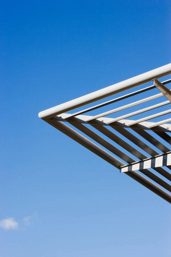 无人,家,竖图,室外,白天,仰视,阴影,光线,影子,房屋,屋子,云,云朵,云彩,楼房,住宅,蓝色,白云,蓝天,天空,阳光,天,晴朗,雨棚,晴空,彩图,低角度拍摄,房子