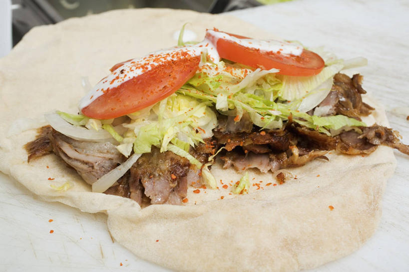 点心,牛奶,无人,横图,俯视,室内,特写,白天,下午茶,餐桌,桌子,蔬菜,西红柿,阴影,新鲜,反射,影子,面饼,食品,甜点,甜品,饮品,营养,酸奶,食物,糕点,饮料,甜食,有机食品,绿色食品,餐台,乳制品,奶,发酵,优格,优酪乳,番茄,彩图,高角度拍摄